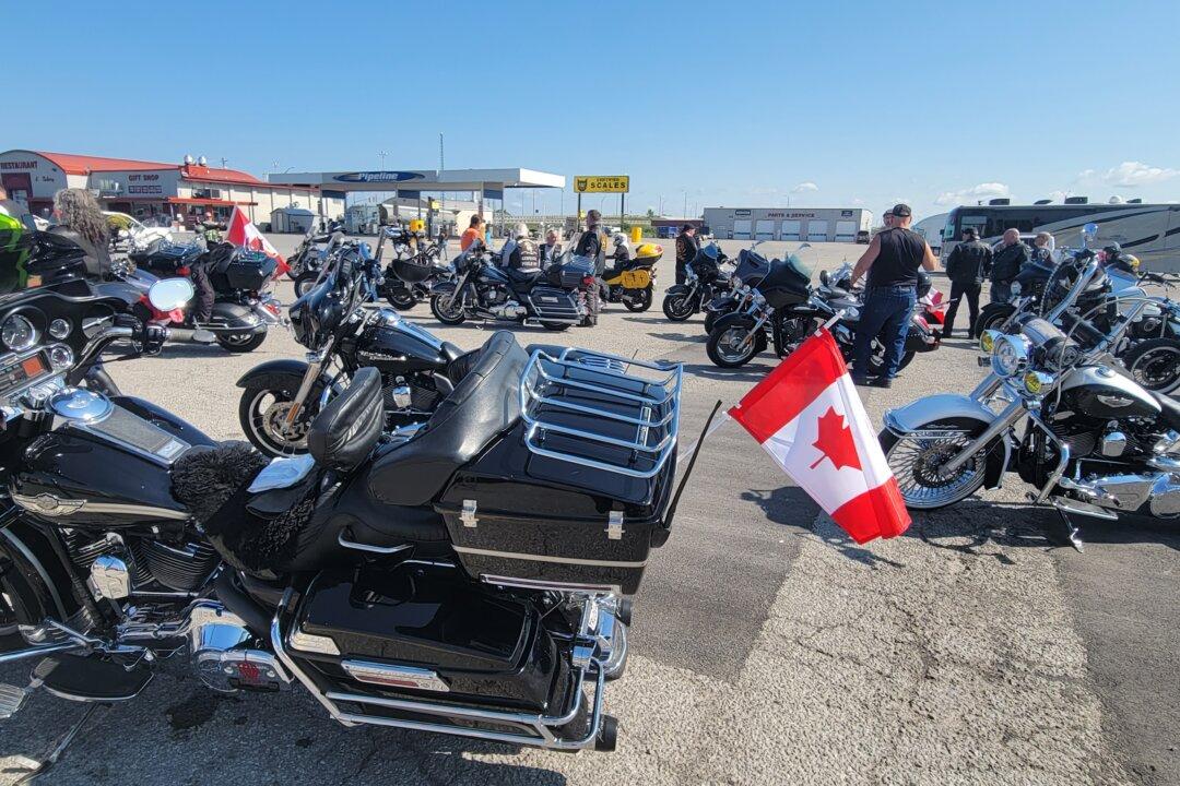 Bikers Ride Into Ottawa for Second Annual ‘Rolling Thunder’ Event Supporting Veterans