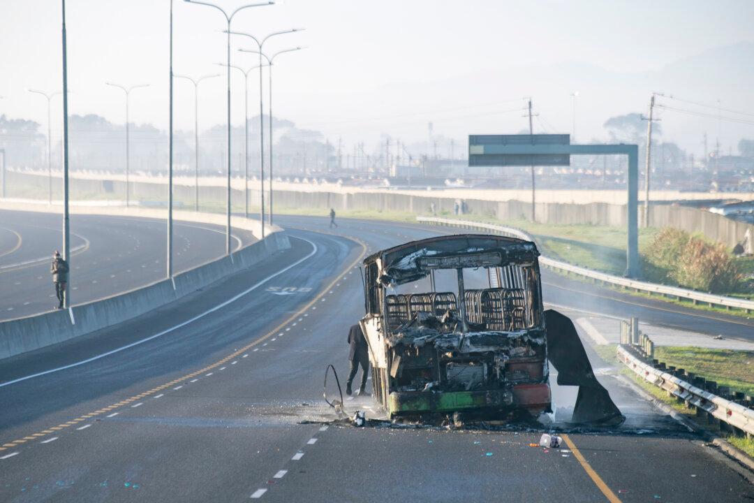 2 People Are Fatally Shot on a 5th Day of Protests in the South African City of Cape Town