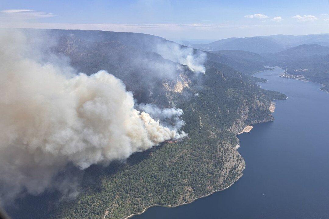 Wildfire Prompts BC Regional District to Place 85 Properties on Evacuation Alert