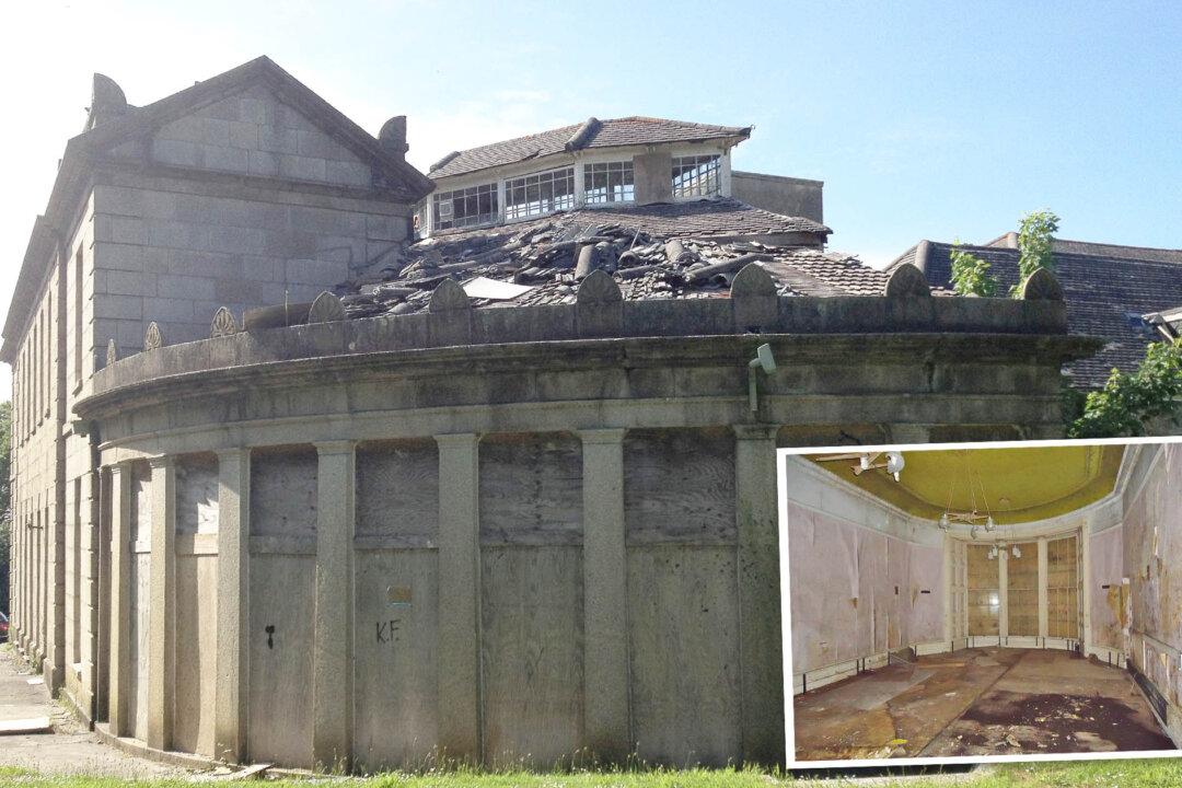 Couple Buys a Rundown Mansion for $286,000 and Spends 10 Years Restoring It, Here’s How It Looks Now