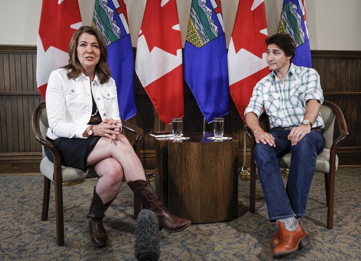 Trudeau, Smith Trade Open Letters Over Pitch to Consider Removing Alberta From CPP