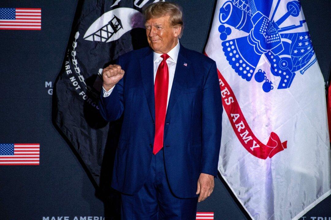 Trump Pledges to Help Veterans, Restore Law That Would ‘Quickly Terminate VA Bureaucrats’