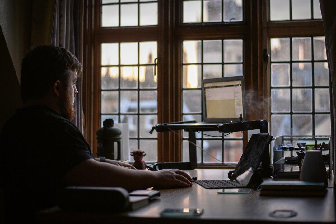 Students Put Off Leaving Home for University Over Cost of Living: Report