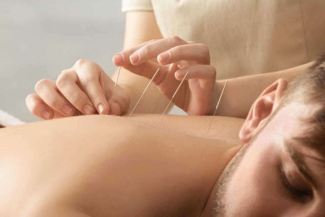 Unlicensed New York Acupuncturist Charged With Assault After Patient’s Lungs Collapse