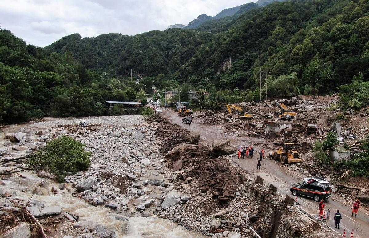 At Least 21 Killed in Mudslide in Northwestern China City