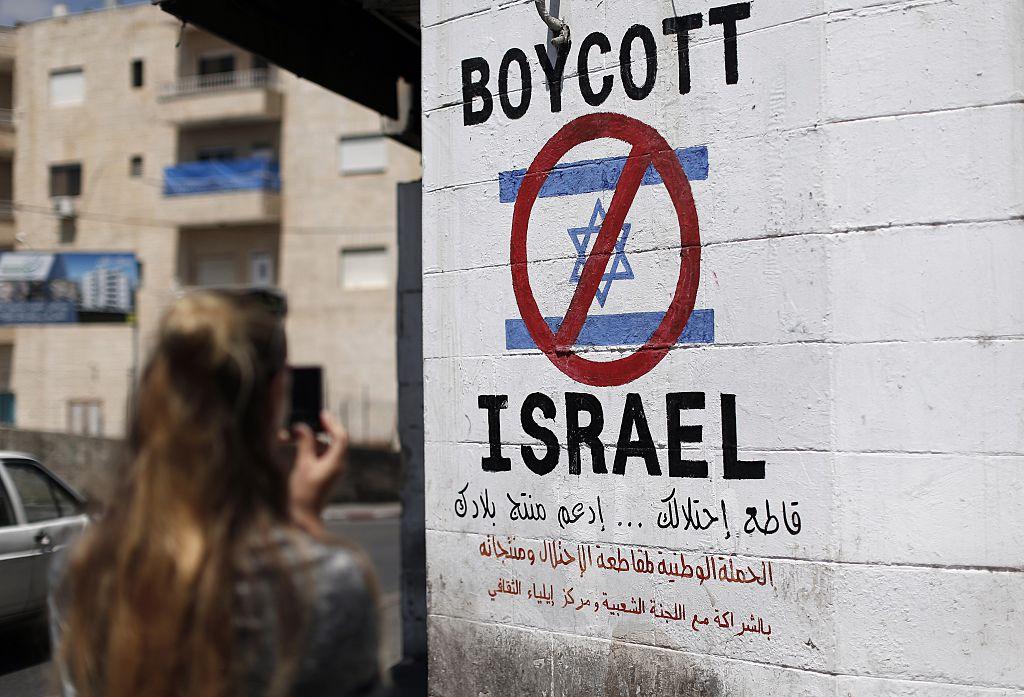 Harvard Grad Union Endorses Anti-Israel BDS Movement Amid Backlash From Jewish Alumni