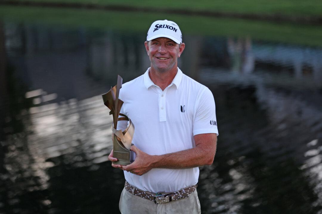 Glover Makes It 2 in a Row by Winning FedEx Cup Opener in a Playoff Over Cantlay
