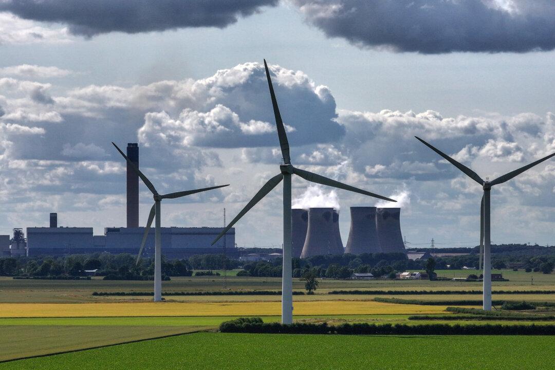 Analysts Claim UK Uses Inflated Carbon Price to Shape Energy Policy