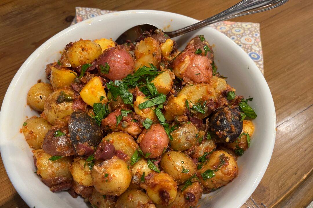 Make This Zesty, No-Dairy Potato Salad for Your Weekend Barbecue