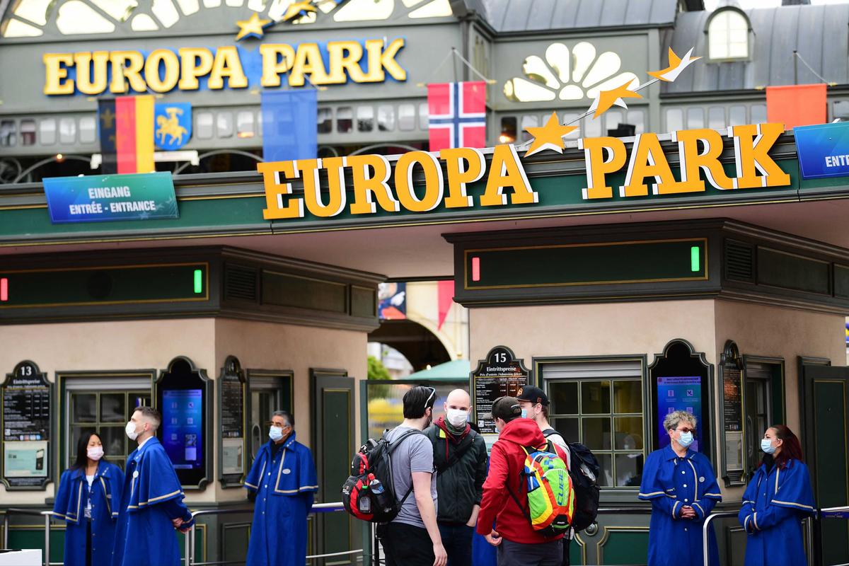 Accident at Germany’s Biggest Theme Park Injures 7 People, Police Say