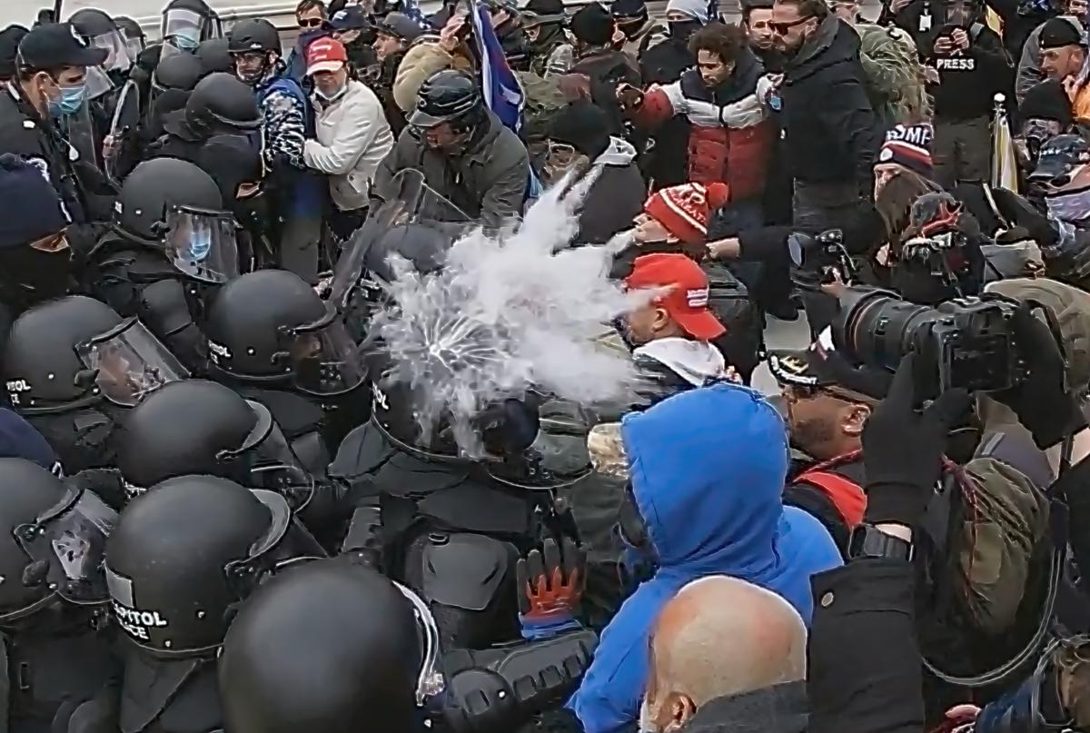 EXCLUSIVE: Jan. 6 Police Radio Tapes Reveal Orders to Use Force on Early Crowd