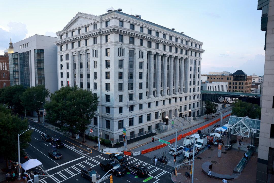 Fulton County DA Investigator Accidentally Shoots Herself at Courthouse