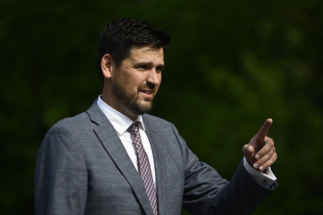 Housing Minister Says Federal Government Should Have Stayed in Housing Game