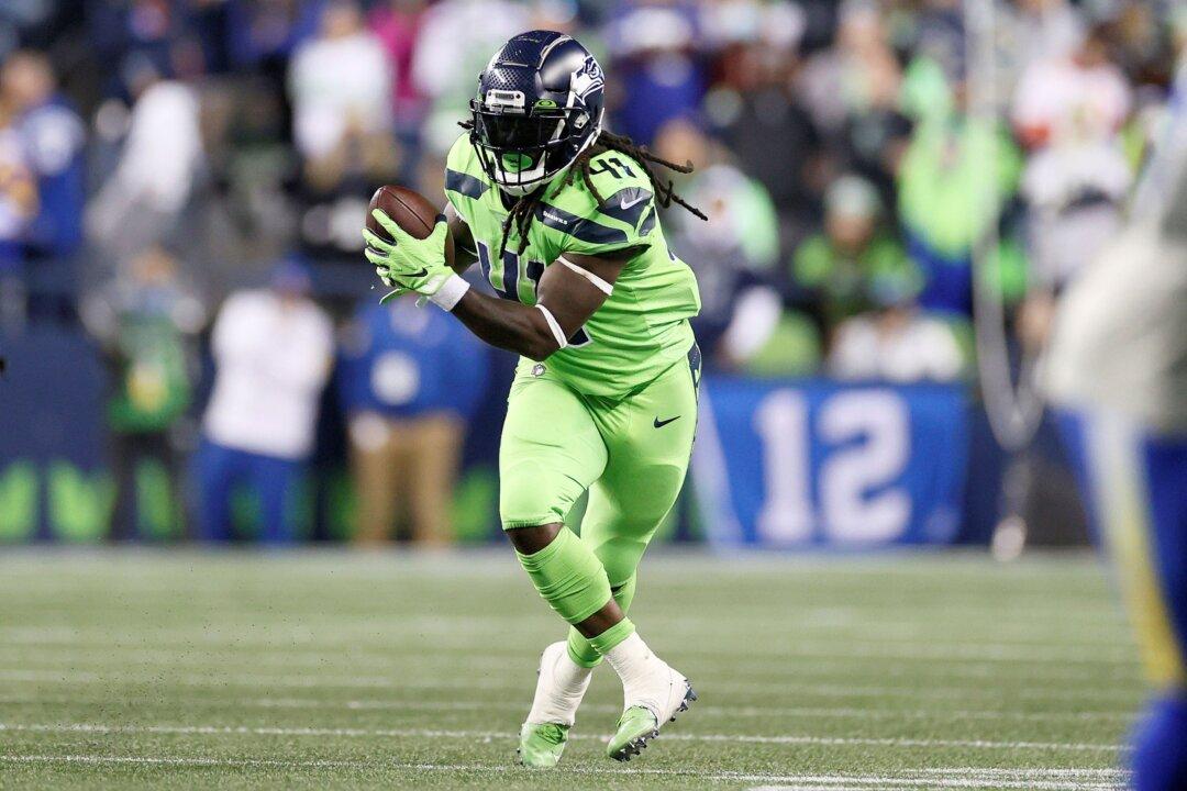 Former Seattle Seahawks Running Back Alex Collins, 28, Dies in Motorcycle Crash
