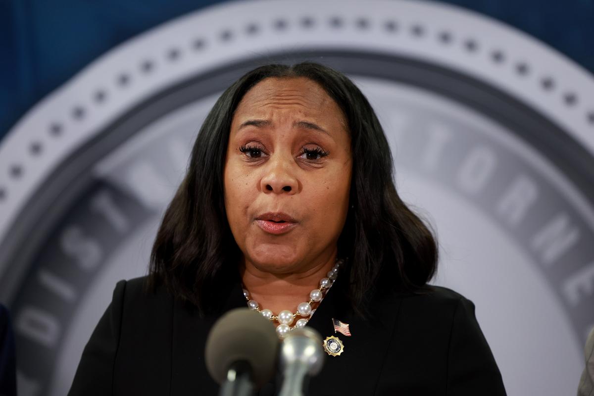 Trump Georgia Case Prosecutor Warns of Lawyers’ Potential Conflict of Interest