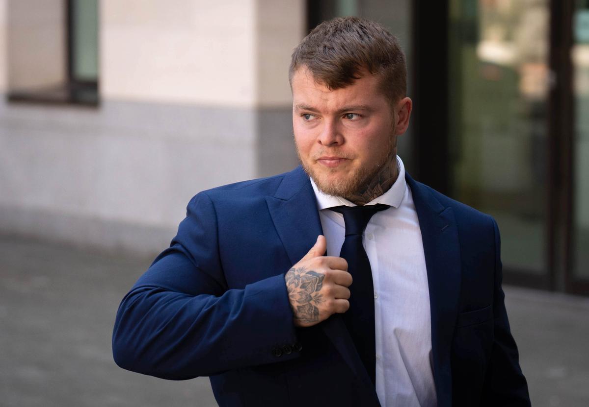 Police Officer Charged With Corruption Offences Makes 1st Appearance in Court