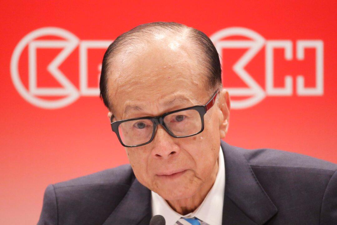 Canadian-Hong Kong Billionaire Li Ka-Shing Donated to HK Police Amid Democracy Clampdown