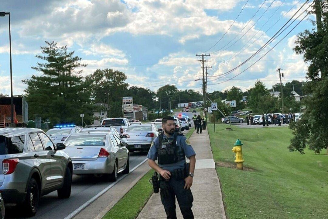 Tennessee Hostage Situation Ends With Brothers Killed, 4 Officers and Victim Wounded