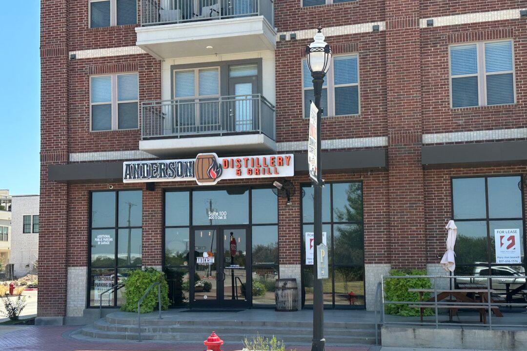 Restaurant Closes in Small Town After Hosting ‘Family-Friendly’ Drag Brunch