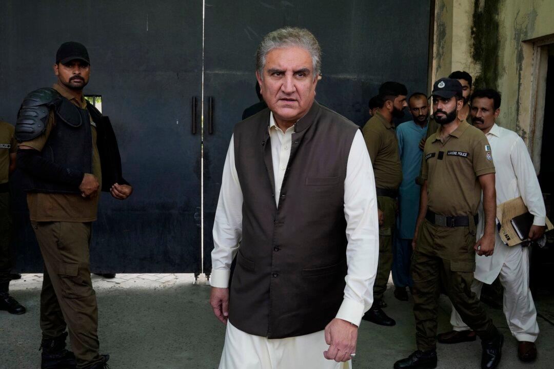 Pakistan Arrests Opposition Leader Accused of Exposing Official Secrets, Harming National Interest