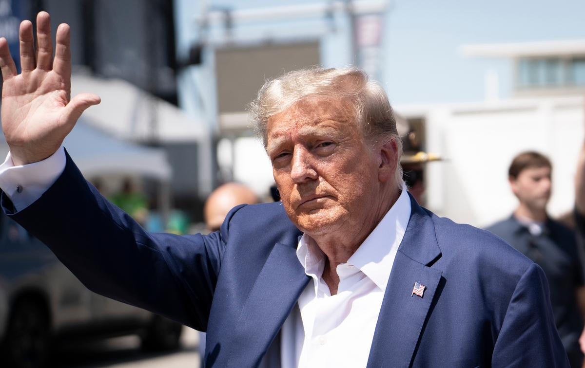 Trump Shakes Up Legal Team Ahead of Surrender