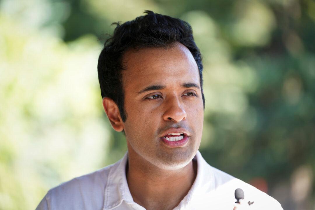 Ramaswamy Condemns Push to Remove Trump From Ballot on 14th Amendment Grounds