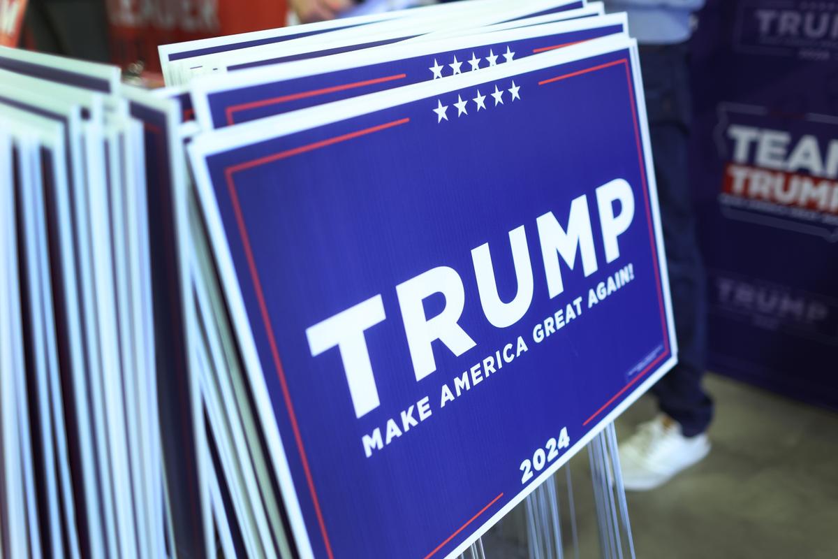 North Carolina County Democratic Chair Resigns After Removing Trump Campaign Signs