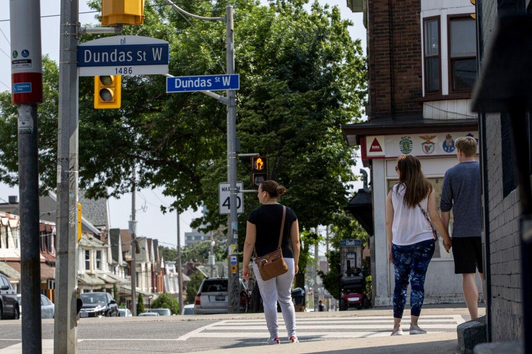Incomes Significantly Better in Major American Cities Than Canadian Ones: Study