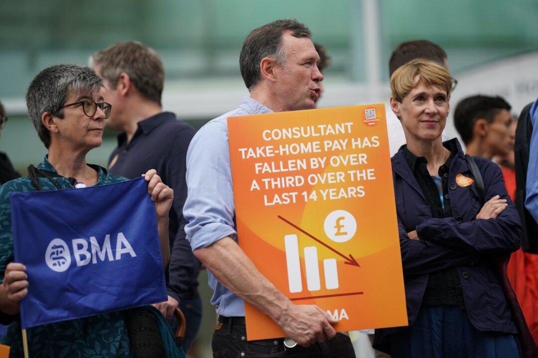 NHS Consultants Begin Second Two-Day Strikes Over Pay