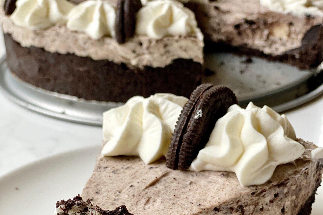 This No-Bake Oreo Cheesecake Practically Makes Itself
