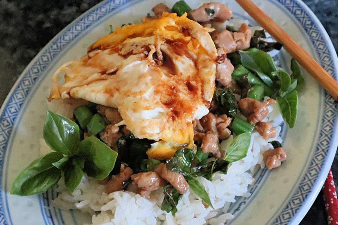 Spicy Basil Chicken Stir-Fry With Green Beans Has Punch and Crunch