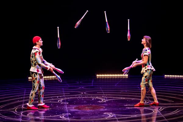 Clown jugglers entertain in "Corteo." (Maja Prgomet/Cirque du Soleil 2023)