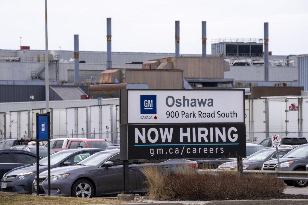 Unifor Autoworkers Overwhelmingly Vote to Authorize Strikes at GM, Ford, Stellantis