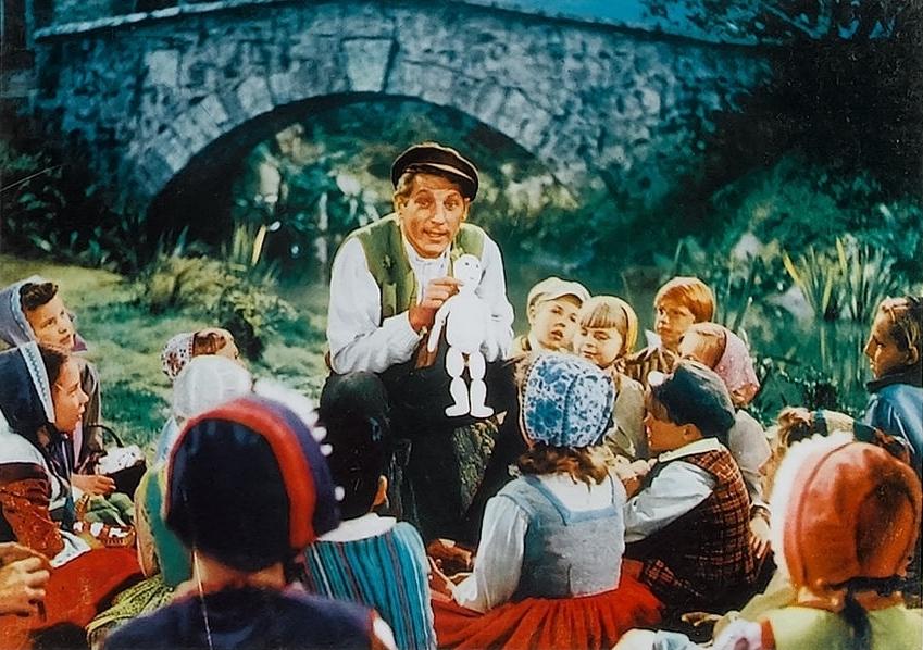 The Latest vs. the Greatest: ‘Weird’ (2022) vs. ‘Hans Christian Andersen’ (1952)