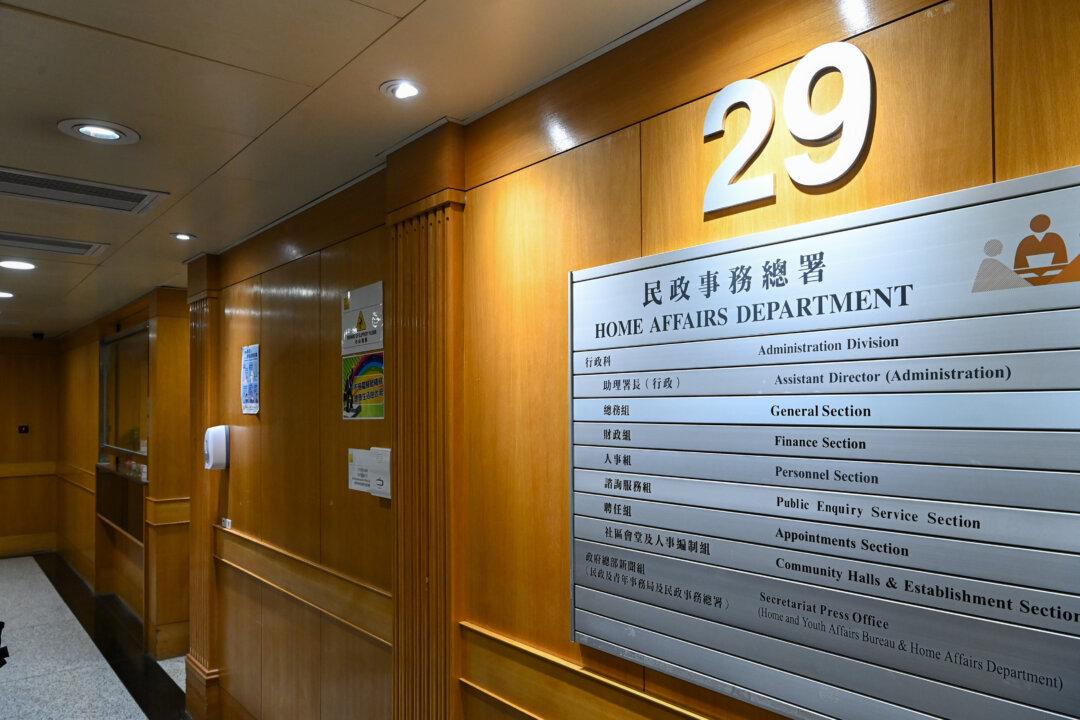 China’s Bootlicking Culture Moves to Hong Kong as Official Is Feted by 43-table Banquet Before Leaving for Training in Beijing