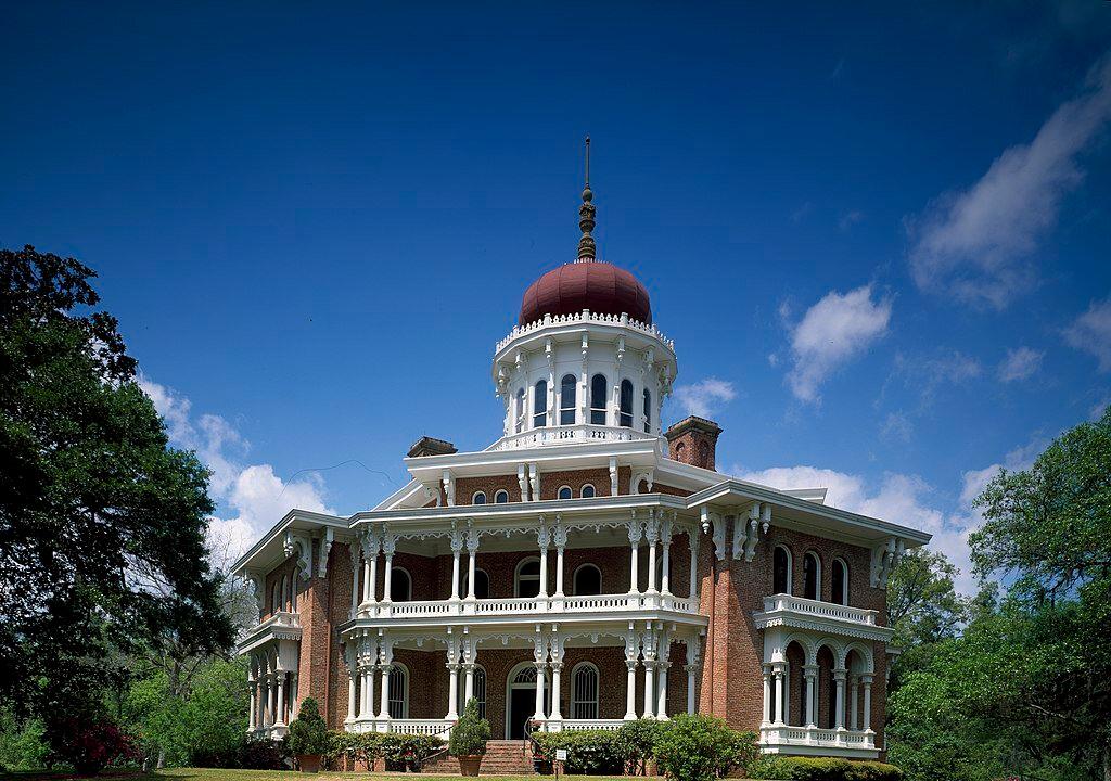 Longwood: A Southern Mansion With a Unique Style