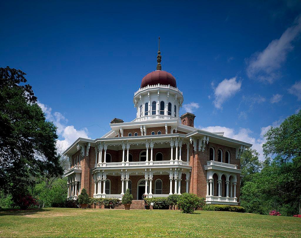 Longwood: A Southern Mansion With a Unique Style