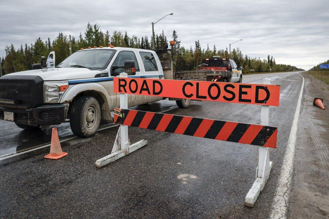 NWT Extends State of Emergency, Premier Tours Edmonton Evacuation Centre