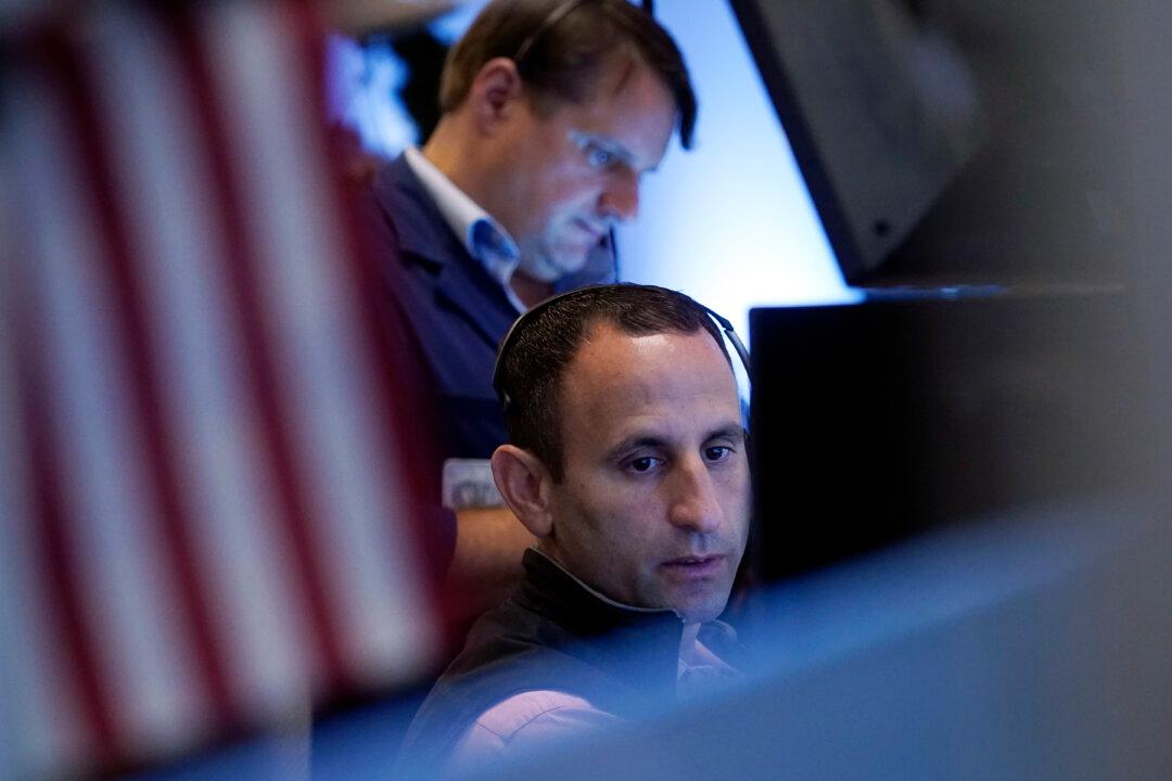 Recession Signals Intensify as Key Economic Gauge Drops for 17th Straight Month