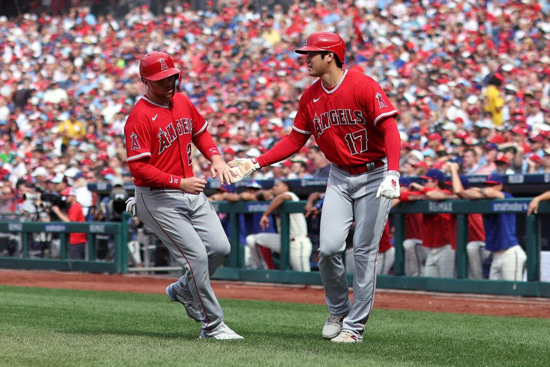 Angels Rally to Beat Phillies 10–8 on Drury’s Homer in 9th as Harper’s Hits 300th Homer