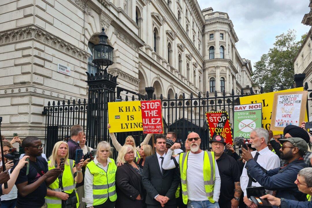 Protesters Block 80 ULEZ Cameras in Major Opposition to Policy