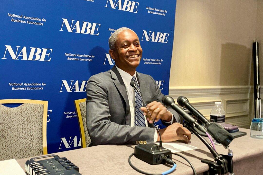 Governors Debate Policy in Public