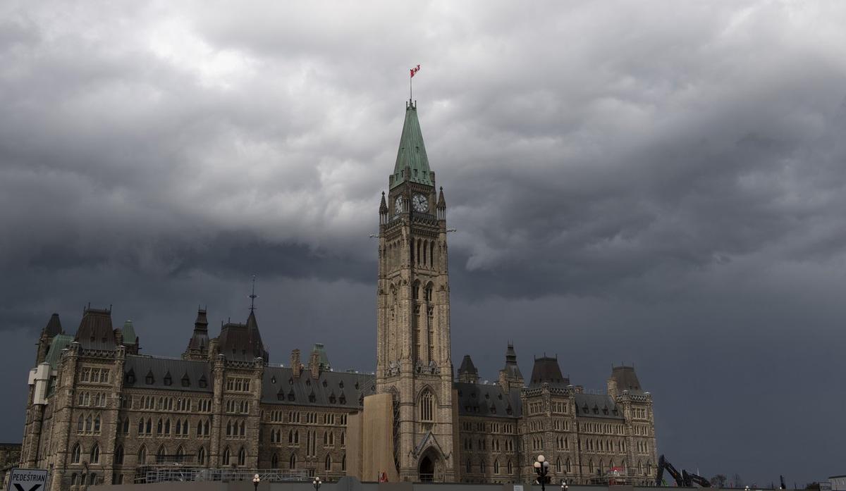 Former Top Civil Servant Asks Who Is ‘Looking Out for Canada’s Interests’ Amid Turmoil in Ottawa