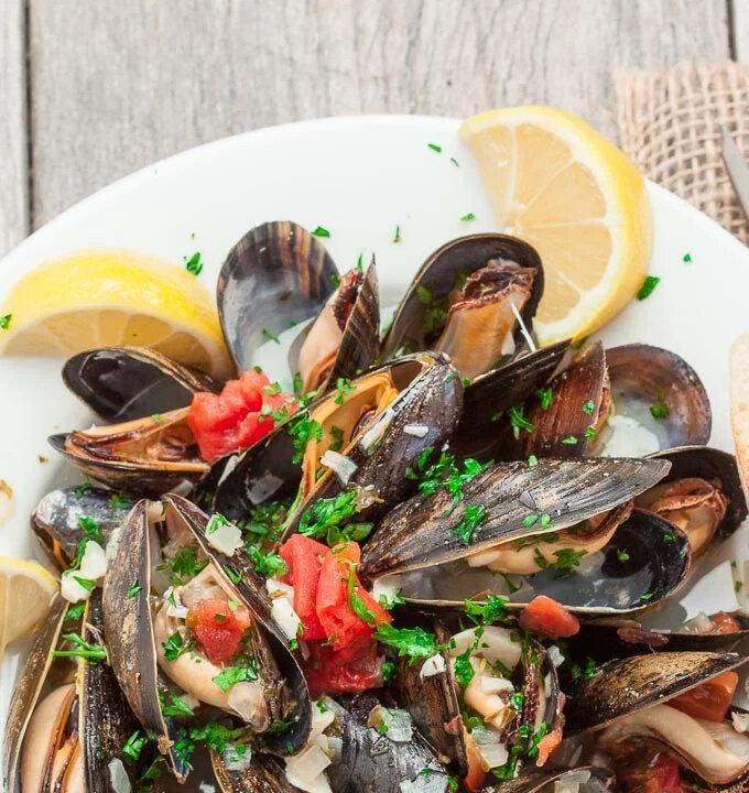 Mussels in Lemon Butter Wine Sauce