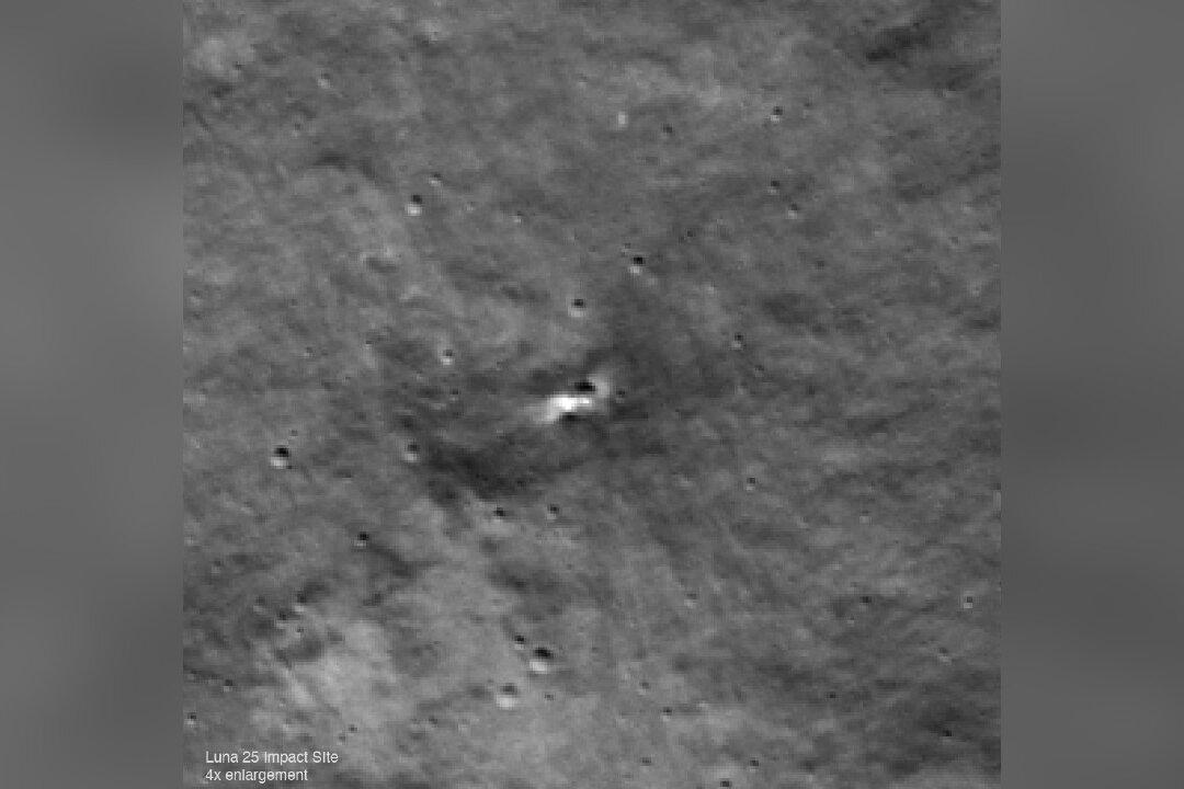 NASA Spacecraft Around Moon Spots Likely Crash Site of Russia’s Lost Lunar Lander