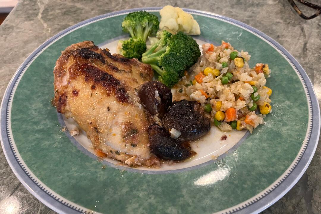 This Simple Autumnal Chicken Dish Features Fresh Figs