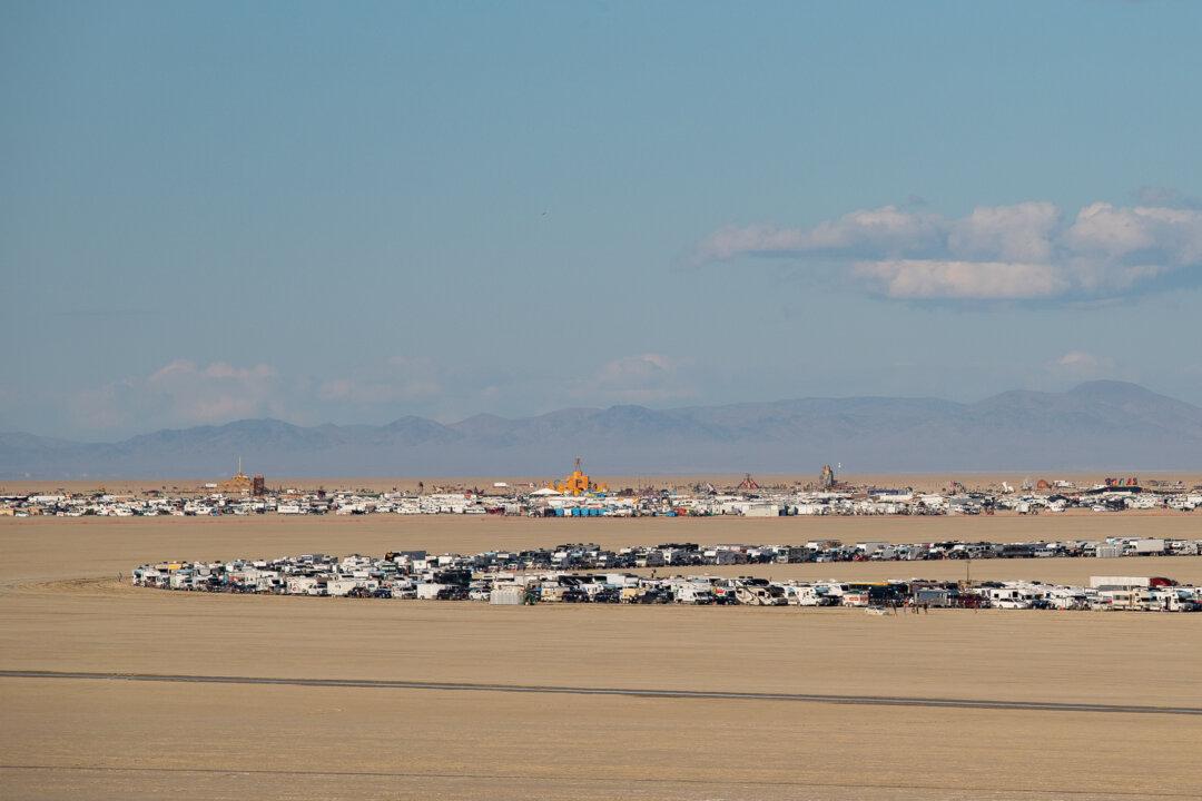 Burning Man Festival Sees Mass Exodus, Tens of Thousands Still Stuck