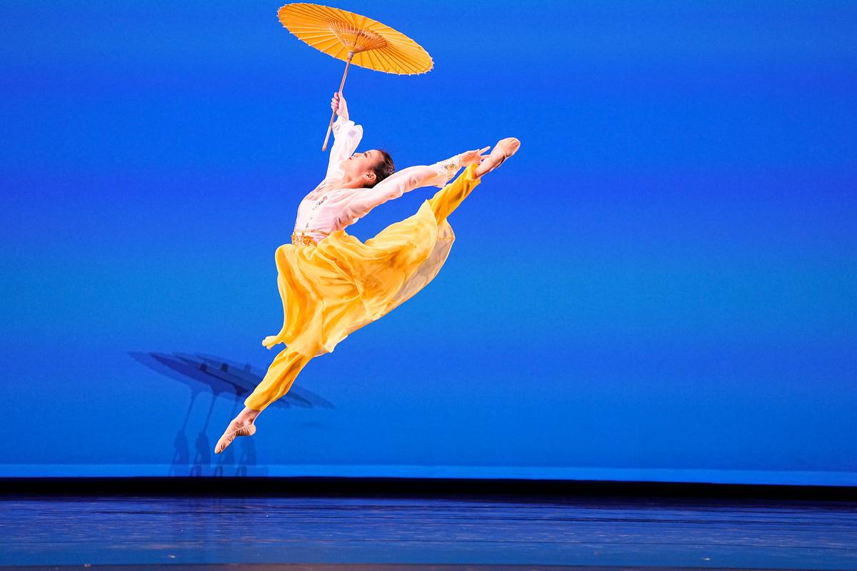 Dancers take to the stage for the preliminary round of the NTD International Classical Chinese Dance Competition in Purchase, New York, on Sept. 7, 2023. (Larry Dye)