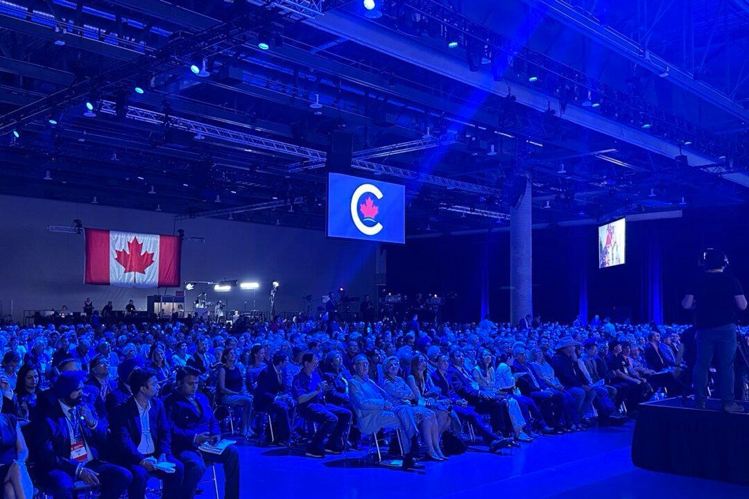 ‘We Must Stop Apologizing’: Conservative Convention Starts With Keynote Address by Retired General