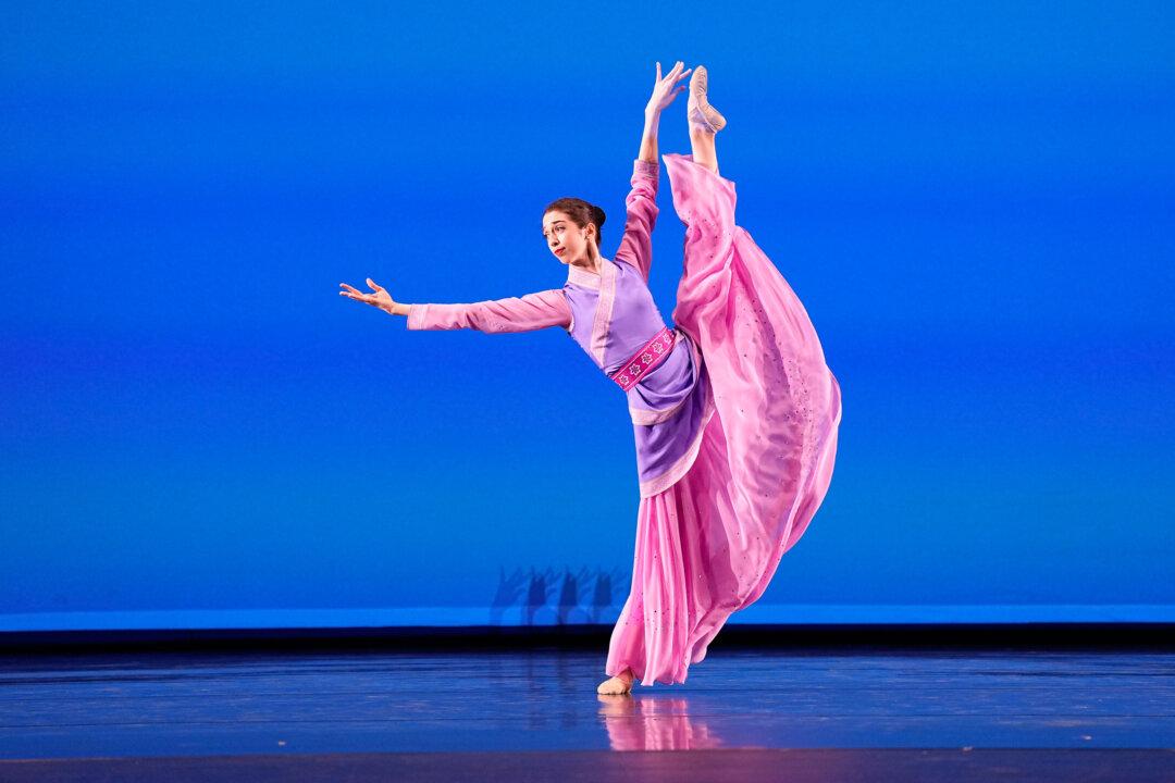 Dancers Travel Far and Wide to Witness Lost Method at 10th NTD International Classical Chinese Dance Competition